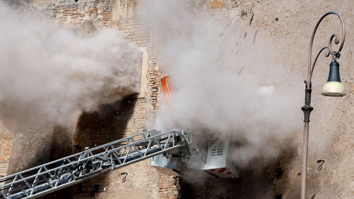 Once horas bajo los escombros: la trágica historia del obrero rescatado de una torre en Roma. (Foto: Reuters)