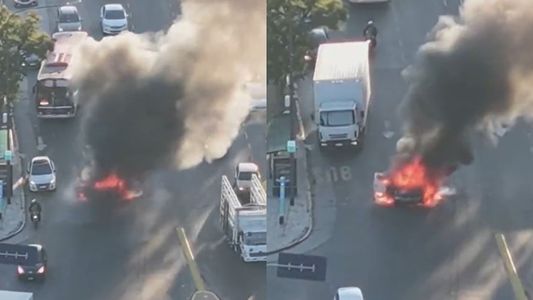 Video: un auto ardió en llamas en pleno Palermo, frente al Planetario