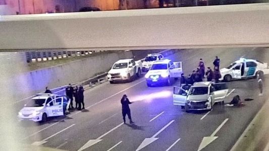 Persecución de película: dos delincuentes se tirotearon y chocaron contra la Policía en la Avenida General Paz