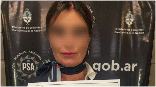 Detienen a una azafata por contrabando de lingotes de oro en el Aeropuerto de Ezeiza