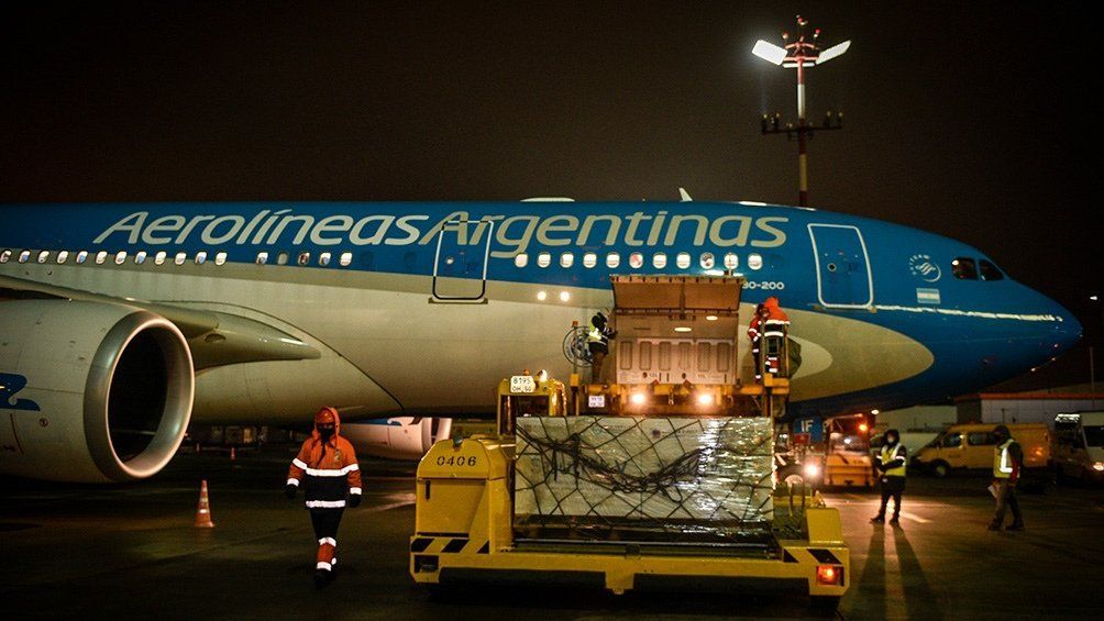 Llegan a la Argentina 900 mil dosis de la vacuna Sinopharm