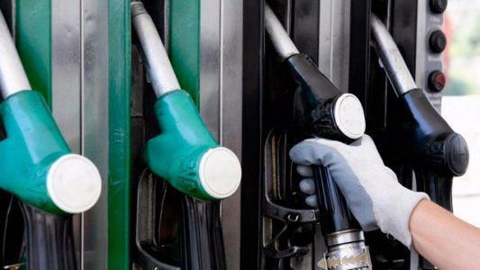 Desde este sábado aumentan los precios de los combustibles en todo el país