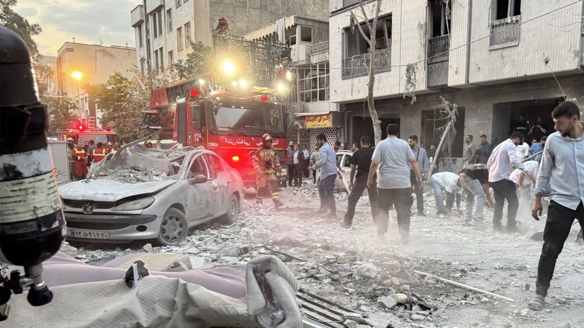 Uno de los misiles de Israel que cayó en pleno centro de Teherán. (Foto: Gentileza FT)