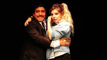 Dalma Maradona junto a su papá, el recordado Diego Maradona. 