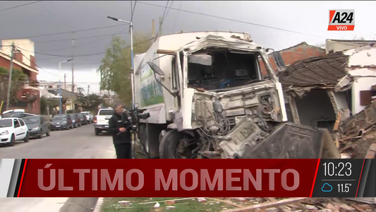 Camión de residuos se incrustó en una casa: el chofer estaba alcoholizado
