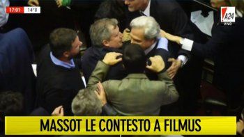Como en el Lejano Oeste, Massot justificó en su hombría haber invitado a Moreau a pelear