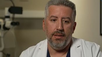 Gerardo, el oftalmólogo que cura gratis de cataratas a los que menos tienen