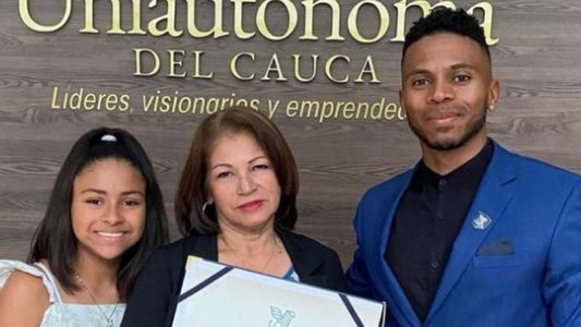 Terminó la universidad y le mandó un mensaje al papá, que lo había abandonado