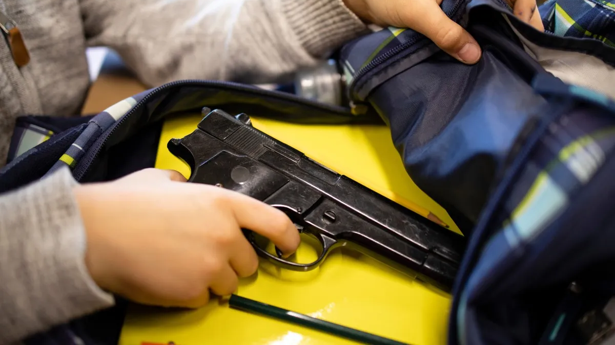Un menor de solo 14 años llevó un arma al colegio y dijo que iba a cometer una masacre (foto. archivo)