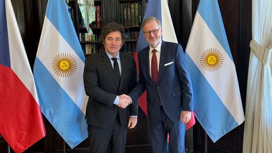 Javier Milei llegó a República Checa en busca de un particular acuerdo con ese país