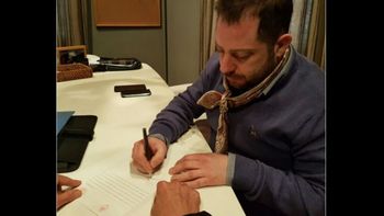 José Ottavis dona parte de lo ganado en la lotería