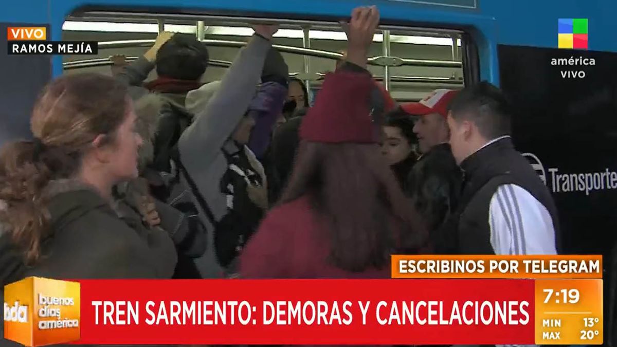 Una protesta de empleados en el Tren Sarmiento provoca grandes demoras y falta de circulación de formaciones. (Foto: captura de video)