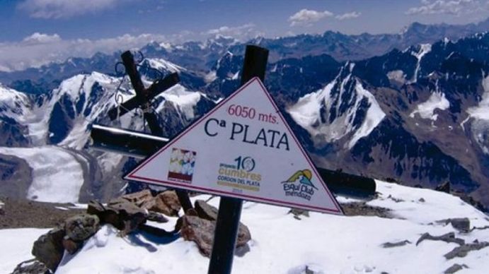 Mendoza: rescataron a un andinista varado en el cerro El Plata