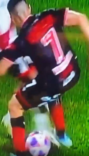 ¿El VAR favoreció a River? El penal para Barracas Central que la tecnología y los árbitros no vieron