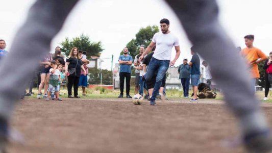 Facundo Moyano volvió al lugar que lo vio nacer y se la pasó atajando penales