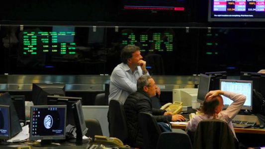 La reacción de los mercados a la crisis del Gobierno: caída de bonos, y suba de dólar y riesgo país