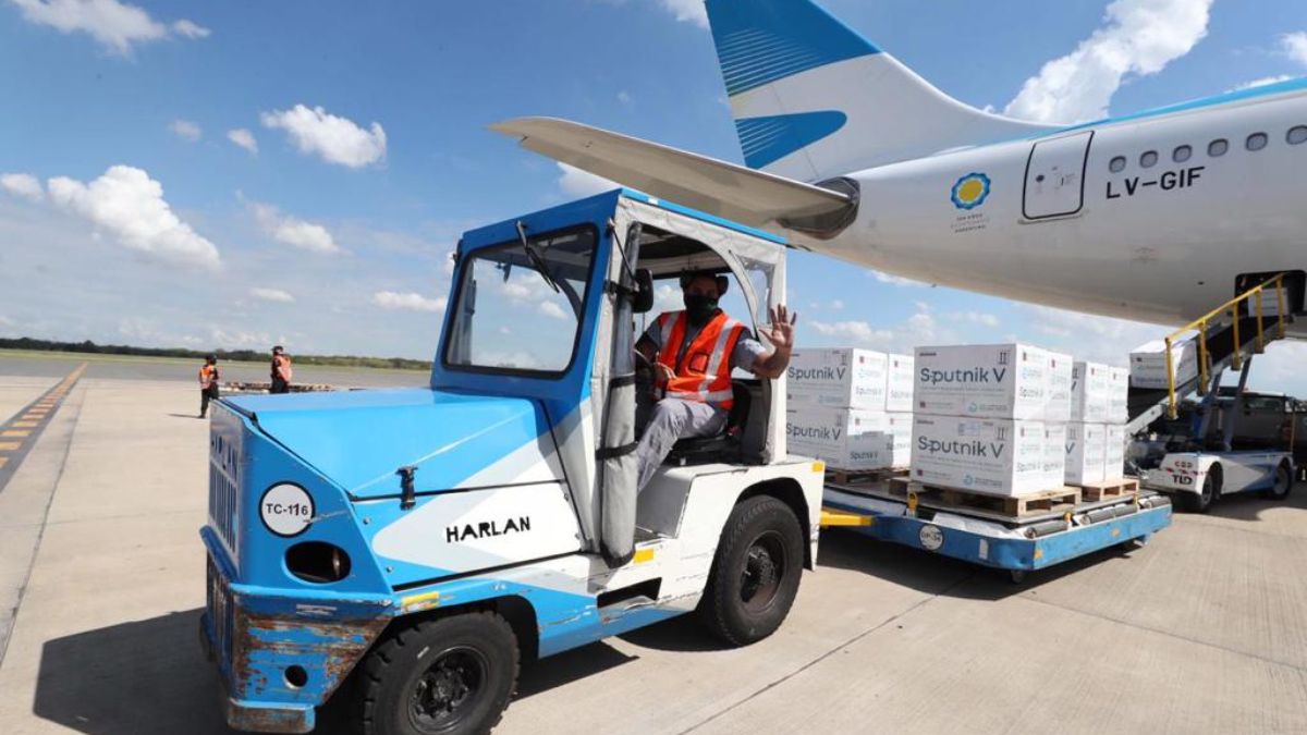 Hasta el momento llegaron 15 aviones de Aerolíneas Argentinas con vacunas desde Rusia.