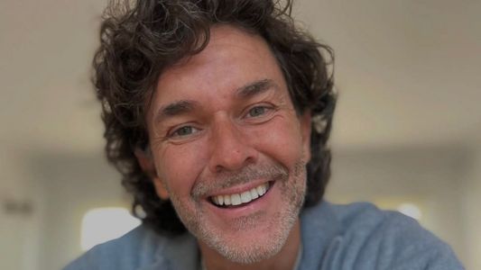 Quién es la chica con la que Mariano Martínez fue visto a los besos en un boliche: el video