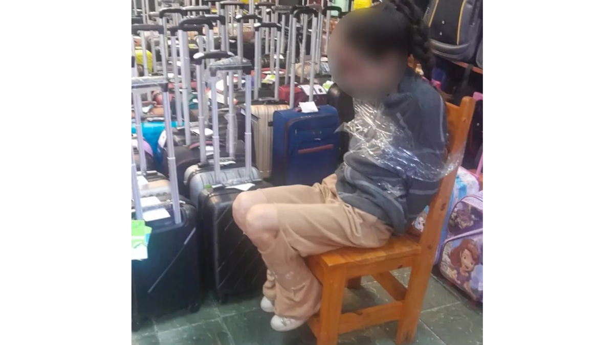 Entró a robar a un local, la atraparon y la ataron a una silla hasta que llegó la Policía. (Foto: gentileza Diario Norte) Entró a robar a un local, la atraparon y la ataron a una silla hasta que llegó la Policía. (Foto: gentileza Diario Norte)