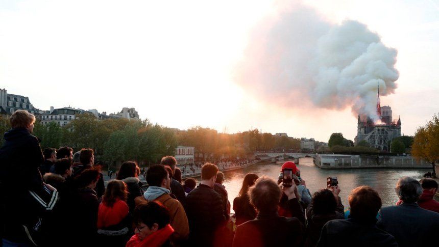 París de luto: cómo se vivió el incendio de uno de sus históricos íconos