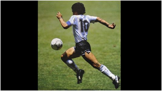 Un artista marplatense recorrió 63 kilómetros en bicicleta para formar una imagen de Maradona