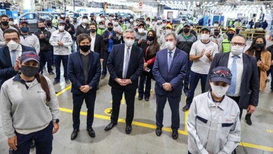Alberto, junto a Kicillof en una planta automotriz de Zárate: No es la cuarentena la que dañó la economía, fue la pandemia