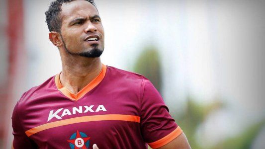 Brasil: hinchas y agrupaciones de mujeres impidieron el fichaje de un arquero condenado por femicidio