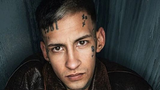 L-Gante sorprendió con un salto peligroso del balcón a la pileta: No lo intenten en sus casas