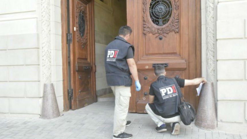 Otro presunto ataque narco en Rosario dejó 12 balazos al Concejo Municipal y un mensaje mafioso